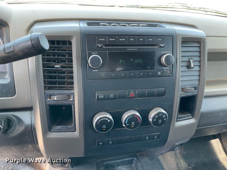 image for item NB9055 2011 Dodge Ram 3500  Crew Cab flatbed pickup truck