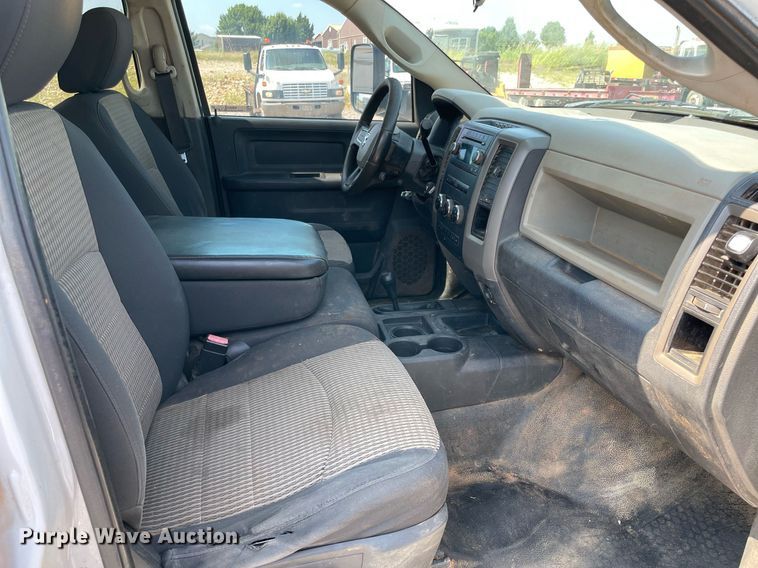 image for item NB9055 2011 Dodge Ram 3500  Crew Cab flatbed pickup truck