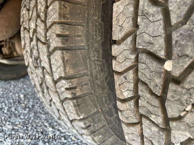 image for item NB9055 2011 Dodge Ram 3500  Crew Cab flatbed pickup truck