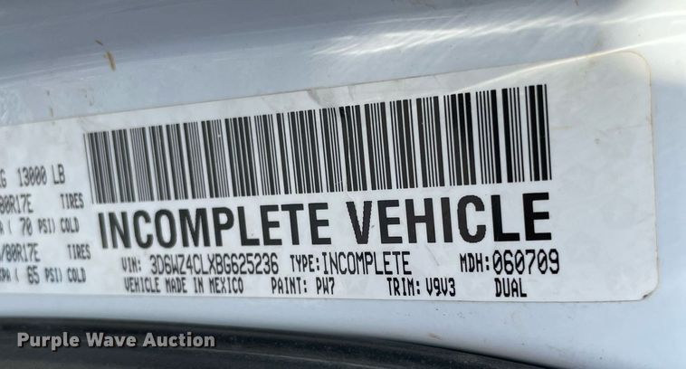 image for item NB9055 2011 Dodge Ram 3500  Crew Cab flatbed pickup truck