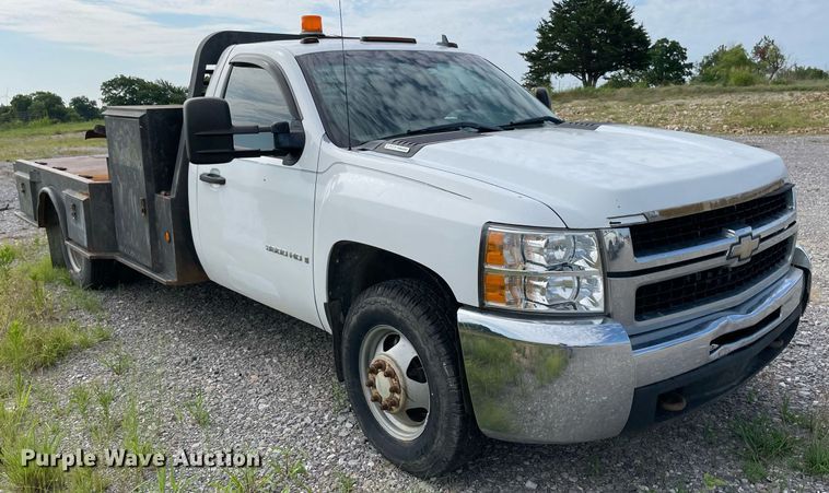 image for item NB9056 2009 Chevrolet Silverado 3500HD  flatbed pickup truck