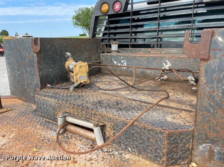 image for item NB9056 2009 Chevrolet Silverado 3500HD  flatbed pickup truck