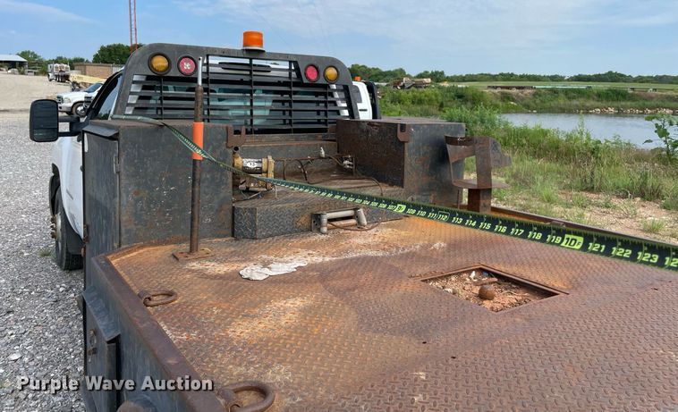 image for item NB9056 2009 Chevrolet Silverado 3500HD  flatbed pickup truck