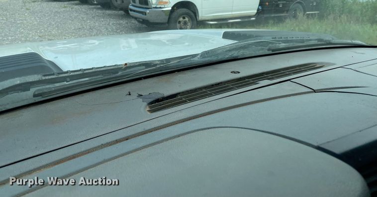 image for item NB9056 2009 Chevrolet Silverado 3500HD  flatbed pickup truck