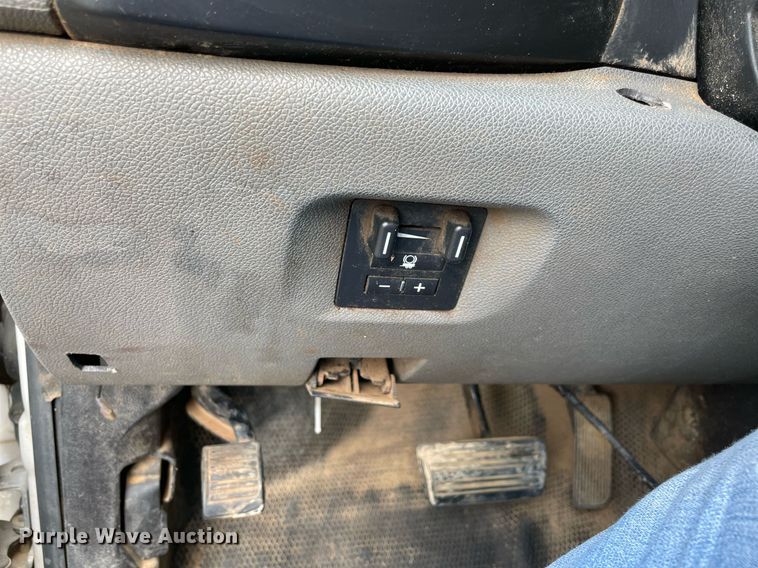 image for item NB9056 2009 Chevrolet Silverado 3500HD  flatbed pickup truck