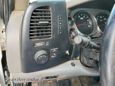 image for item NB9056 2009 Chevrolet Silverado 3500HD  flatbed pickup truck