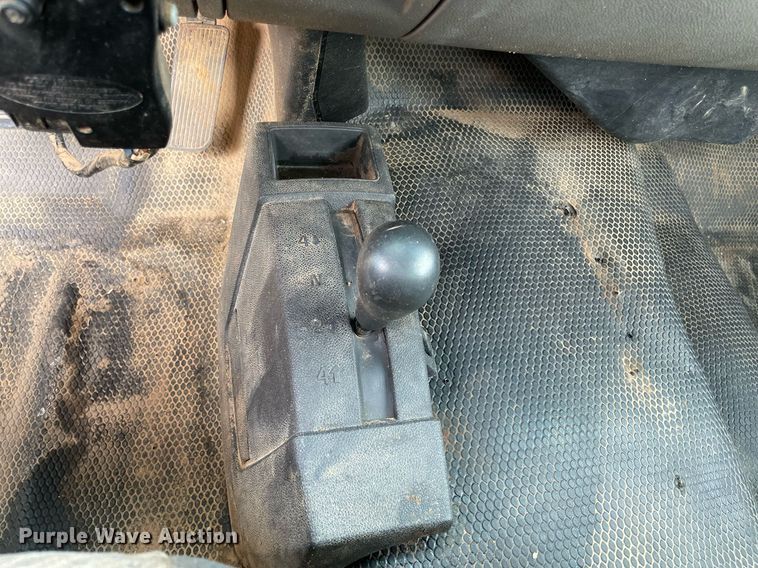 image for item NB9056 2009 Chevrolet Silverado 3500HD  flatbed pickup truck