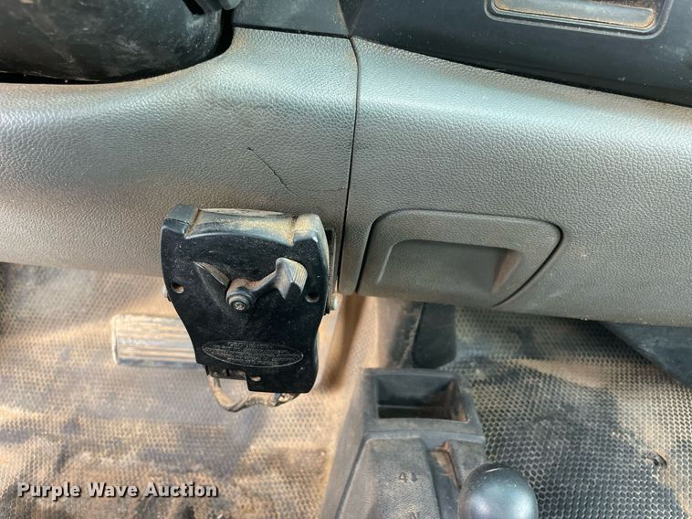 image for item NB9056 2009 Chevrolet Silverado 3500HD  flatbed pickup truck