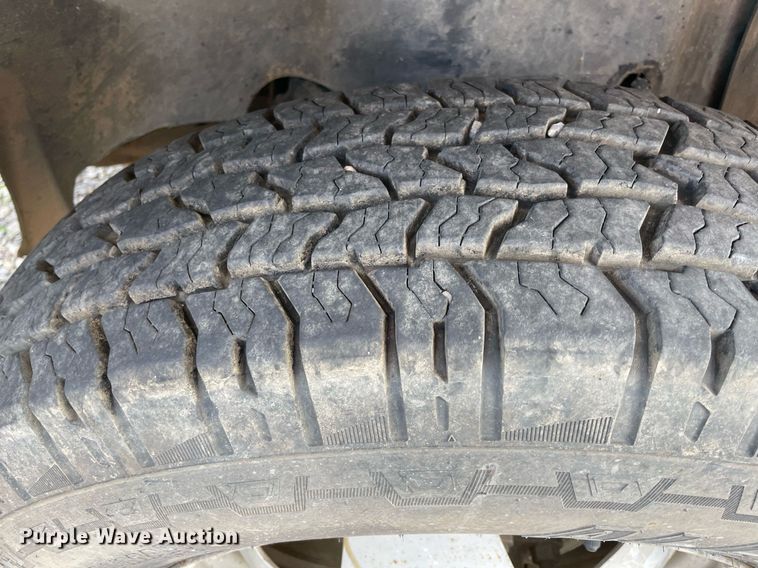 image for item NB9056 2009 Chevrolet Silverado 3500HD  flatbed pickup truck