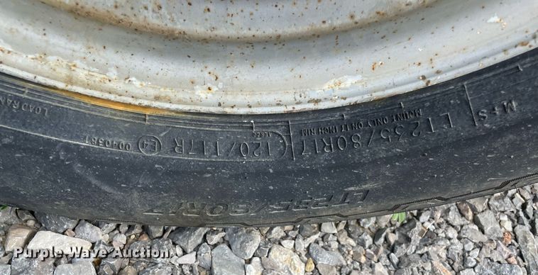 image for item NB9056 2009 Chevrolet Silverado 3500HD  flatbed pickup truck