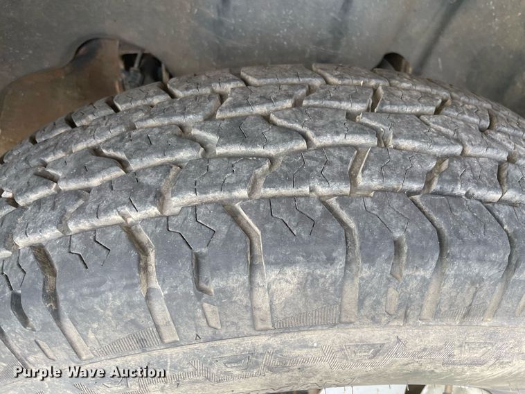 image for item NB9056 2009 Chevrolet Silverado 3500HD  flatbed pickup truck