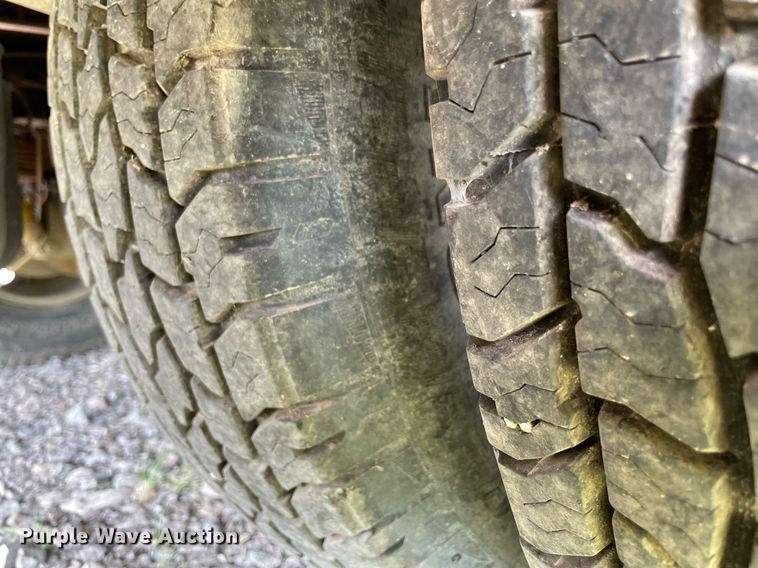 image for item NB9056 2009 Chevrolet Silverado 3500HD  flatbed pickup truck