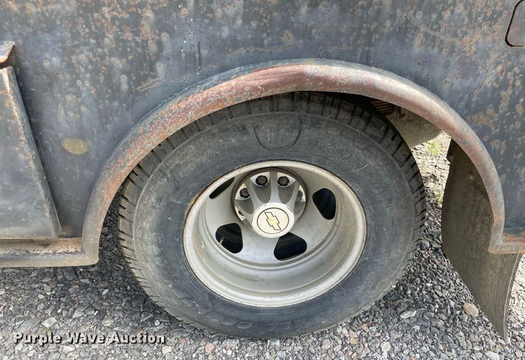 image for item NB9056 2009 Chevrolet Silverado 3500HD  flatbed pickup truck