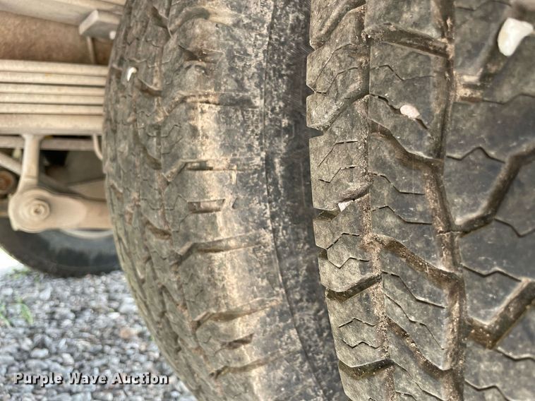 image for item NB9056 2009 Chevrolet Silverado 3500HD  flatbed pickup truck