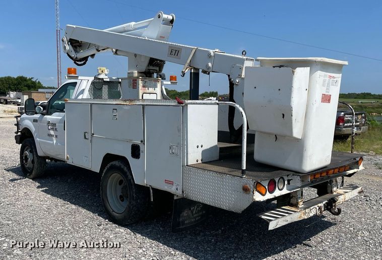 image for item NB9058 2004 Ford F550 Super Duty  bucket truck