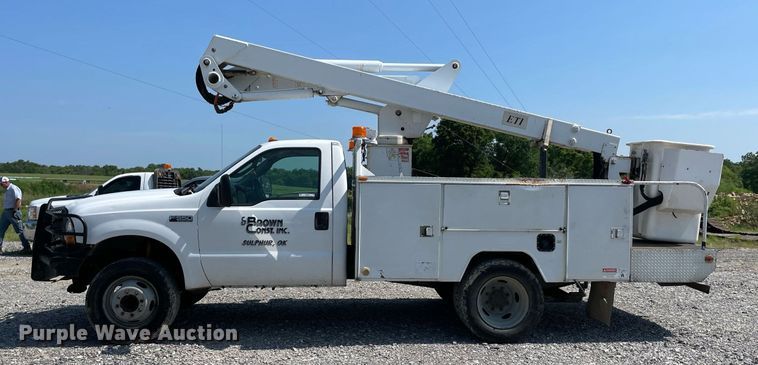 image for item NB9058 2004 Ford F550 Super Duty  bucket truck