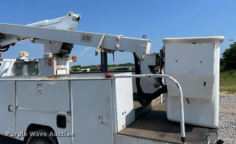 image for item NB9058 2004 Ford F550 Super Duty  bucket truck