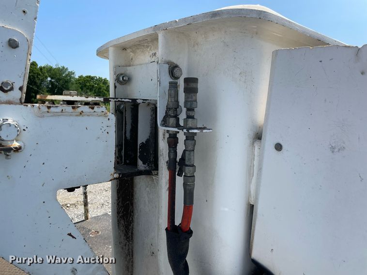 image for item NB9058 2004 Ford F550 Super Duty  bucket truck