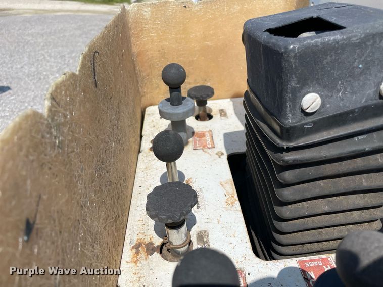 image for item NB9058 2004 Ford F550 Super Duty  bucket truck