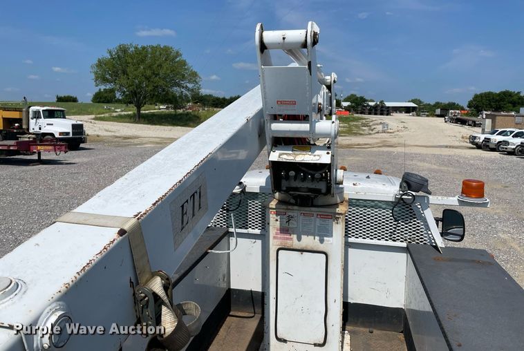 image for item NB9058 2004 Ford F550 Super Duty  bucket truck