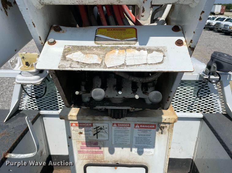 image for item NB9058 2004 Ford F550 Super Duty  bucket truck