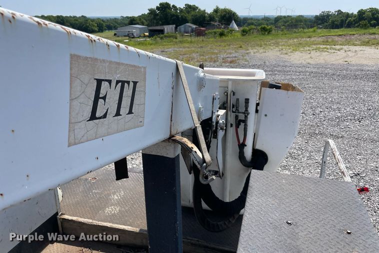 image for item NB9058 2004 Ford F550 Super Duty  bucket truck