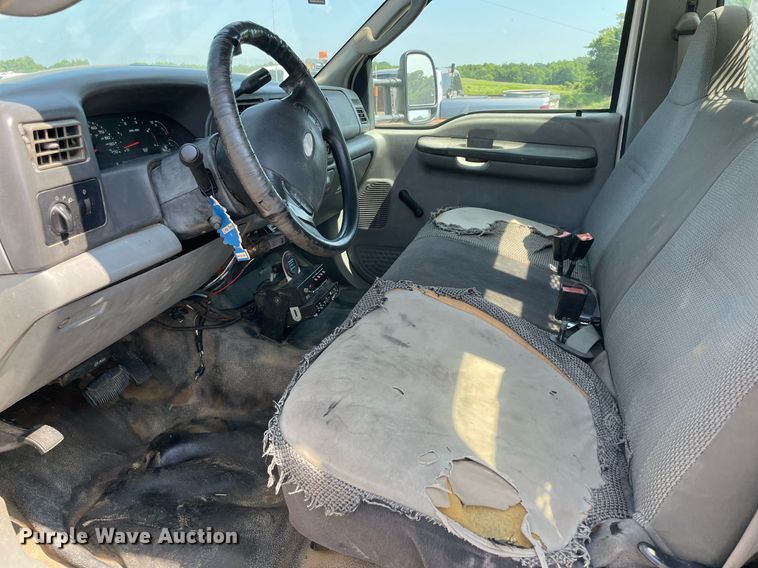 image for item NB9058 2004 Ford F550 Super Duty  bucket truck