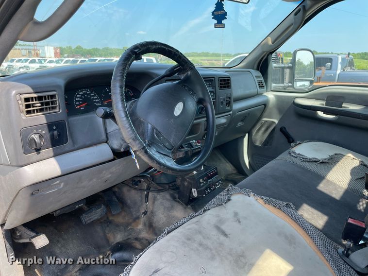 image for item NB9058 2004 Ford F550 Super Duty  bucket truck