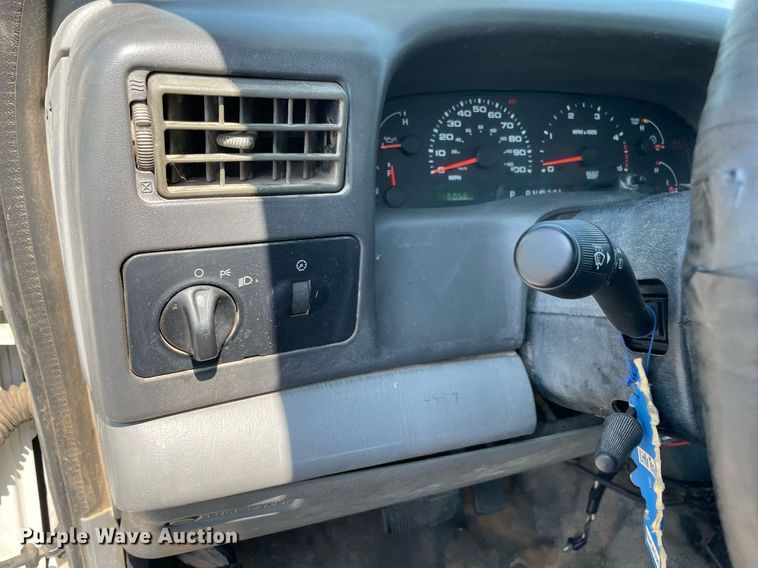 image for item NB9058 2004 Ford F550 Super Duty  bucket truck