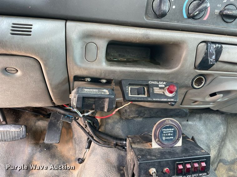 image for item NB9058 2004 Ford F550 Super Duty  bucket truck