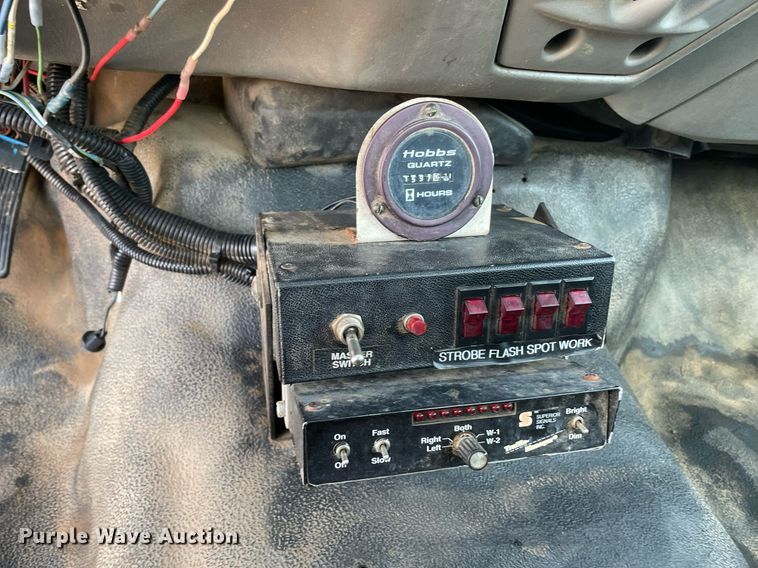 image for item NB9058 2004 Ford F550 Super Duty  bucket truck