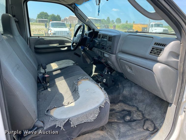 image for item NB9058 2004 Ford F550 Super Duty  bucket truck