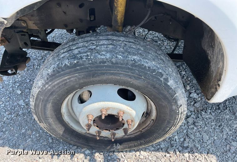 image for item NB9058 2004 Ford F550 Super Duty  bucket truck