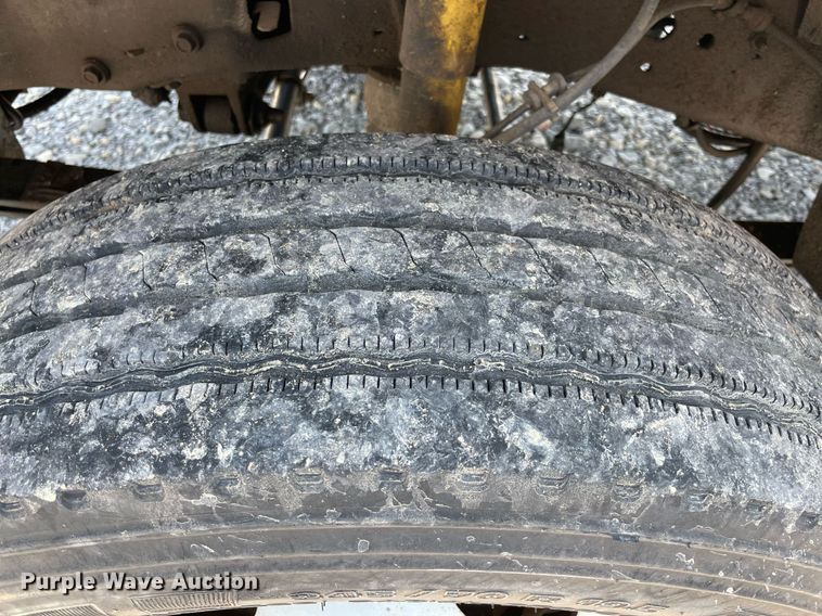 image for item NB9058 2004 Ford F550 Super Duty  bucket truck