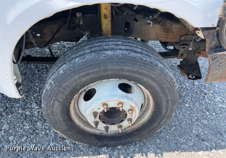 image for item NB9058 2004 Ford F550 Super Duty  bucket truck