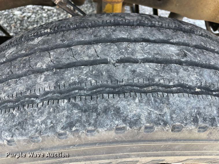 image for item NB9058 2004 Ford F550 Super Duty  bucket truck