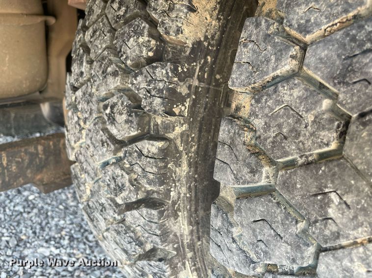 image for item NB9058 2004 Ford F550 Super Duty  bucket truck