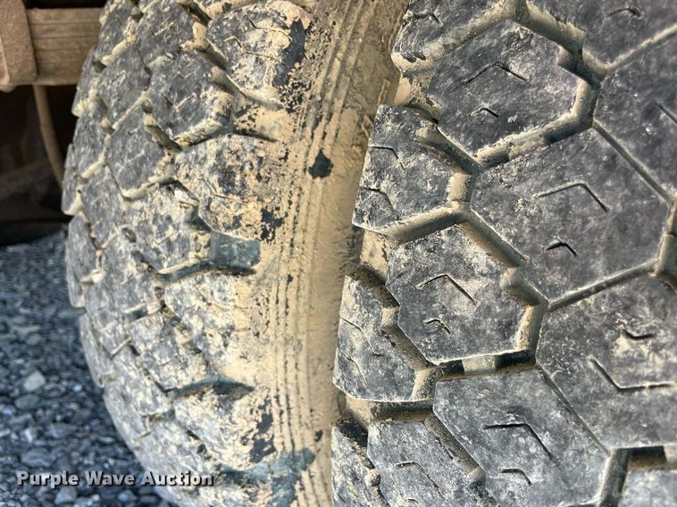 image for item NB9058 2004 Ford F550 Super Duty  bucket truck