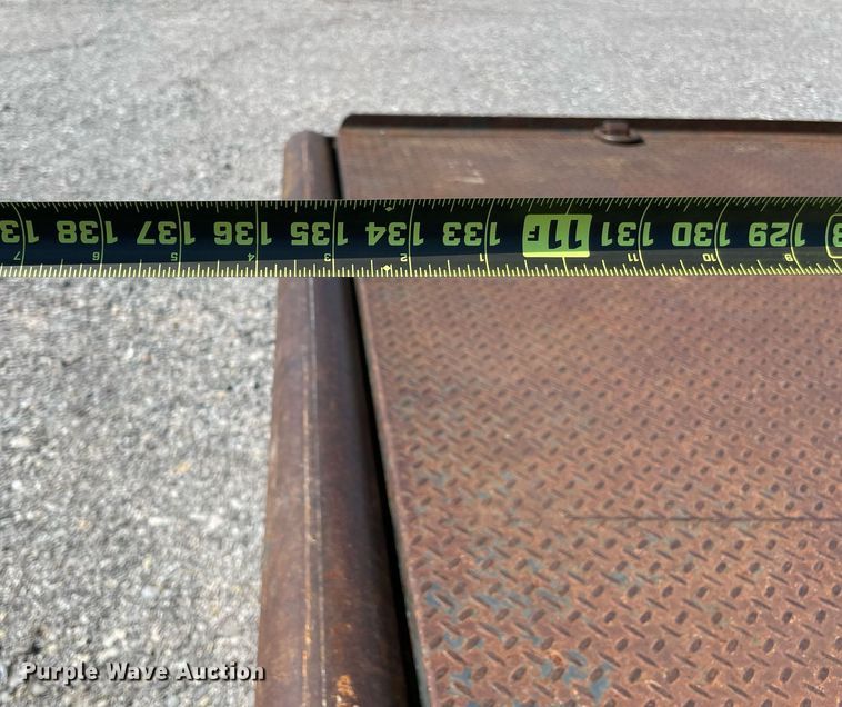 image for item NB9062 2006 Ford F350 Super Duty  SuperCab flatbed pickup truck