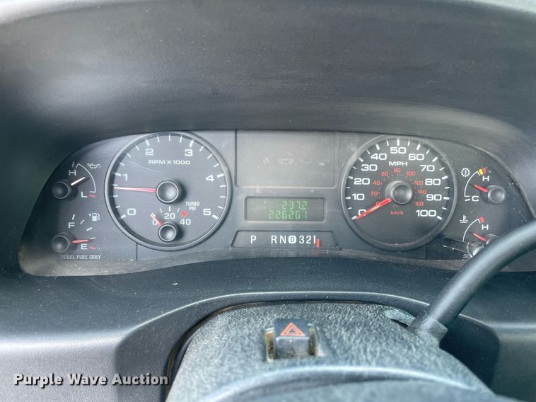 image for item NB9062 2006 Ford F350 Super Duty  SuperCab flatbed pickup truck