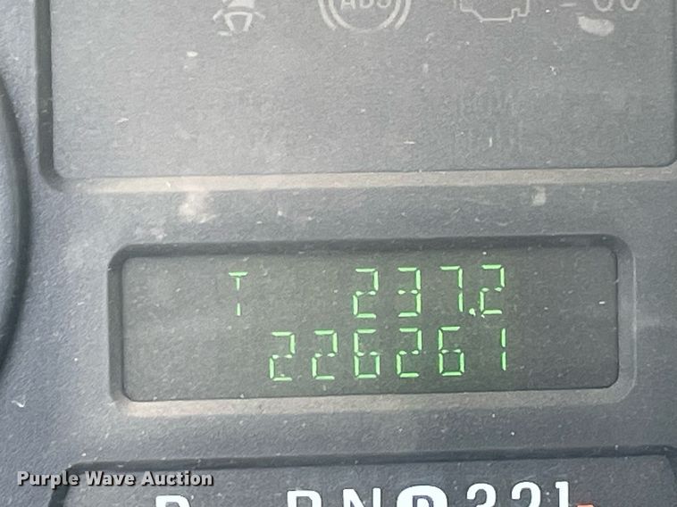 image for item NB9062 2006 Ford F350 Super Duty  SuperCab flatbed pickup truck