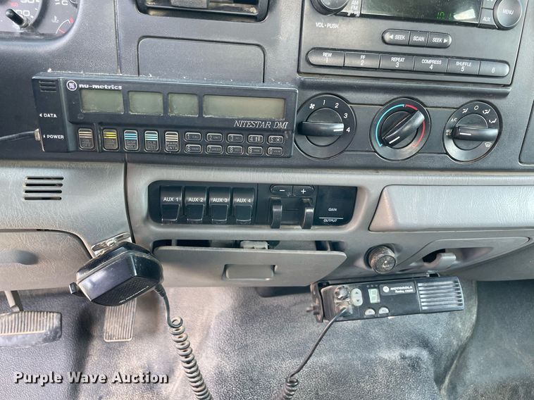 image for item NB9062 2006 Ford F350 Super Duty  SuperCab flatbed pickup truck