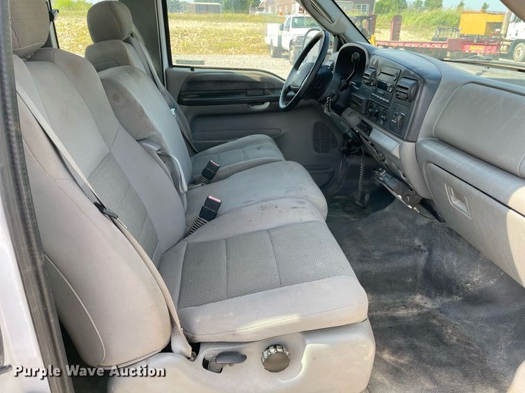 image for item NB9062 2006 Ford F350 Super Duty  SuperCab flatbed pickup truck