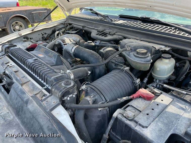 image for item NB9062 2006 Ford F350 Super Duty  SuperCab flatbed pickup truck