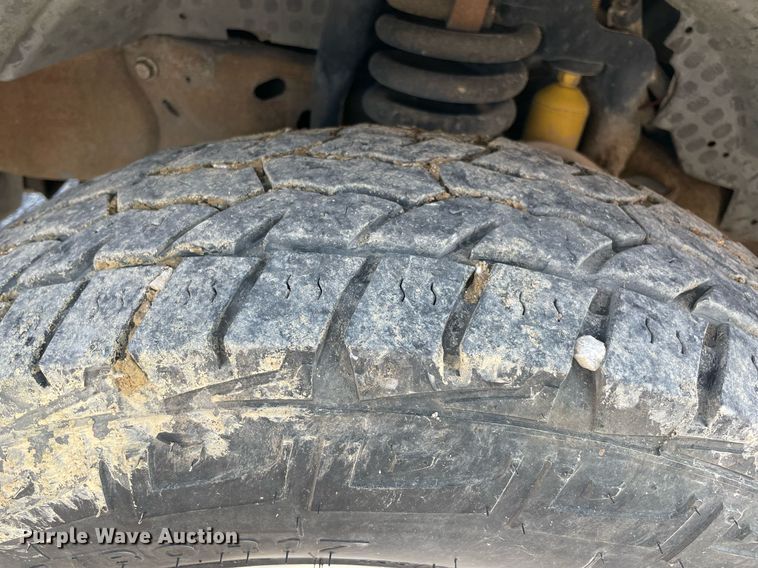 image for item NB9062 2006 Ford F350 Super Duty  SuperCab flatbed pickup truck