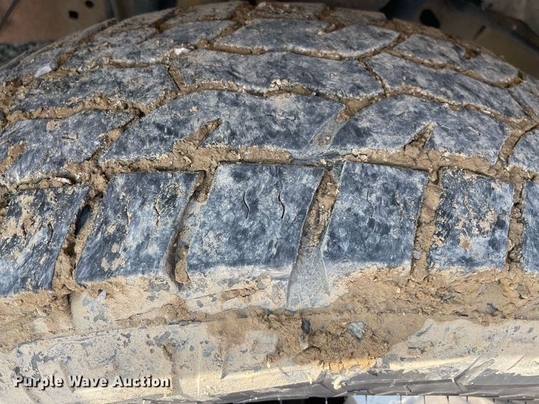 image for item NB9062 2006 Ford F350 Super Duty  SuperCab flatbed pickup truck