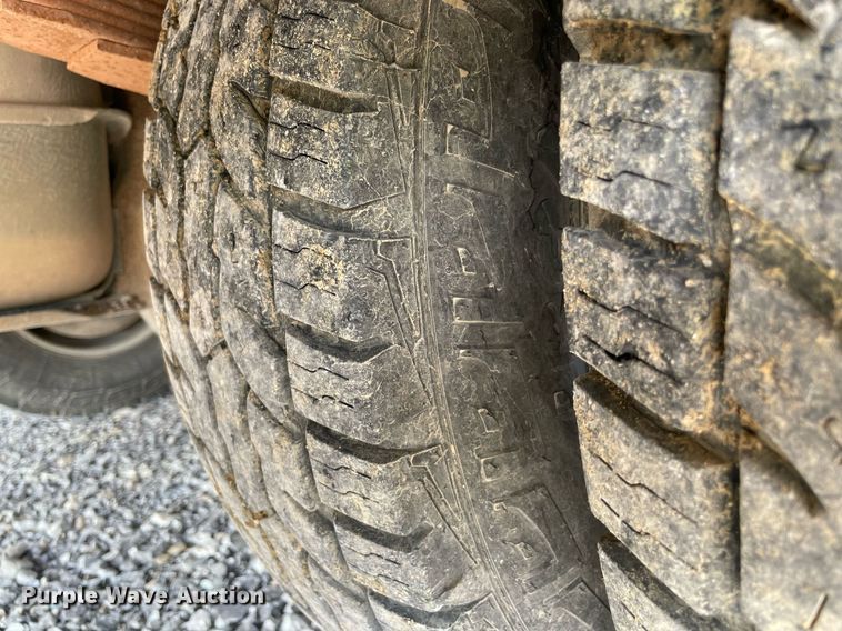 image for item NB9062 2006 Ford F350 Super Duty  SuperCab flatbed pickup truck