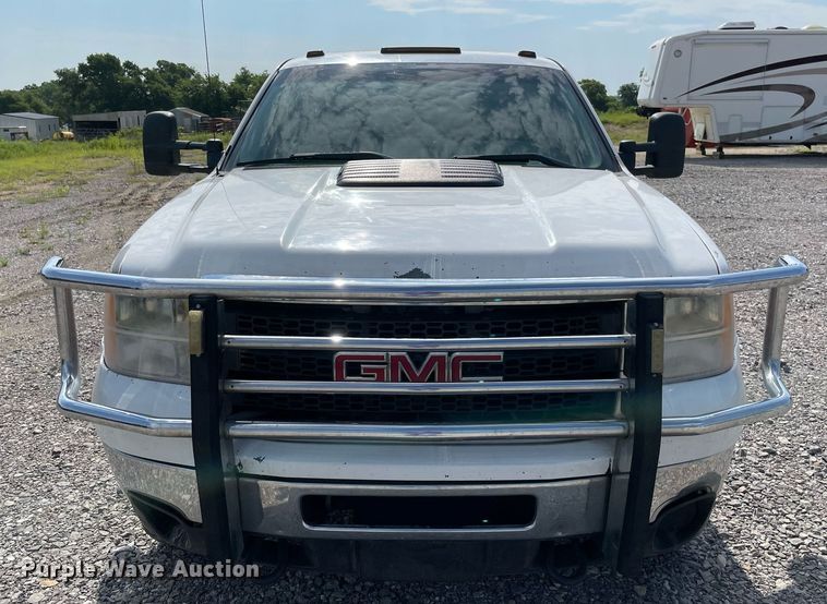 image for item NB9063 2011 GMC Sierra 3500HD  Crew Cab flatbed pickup truck