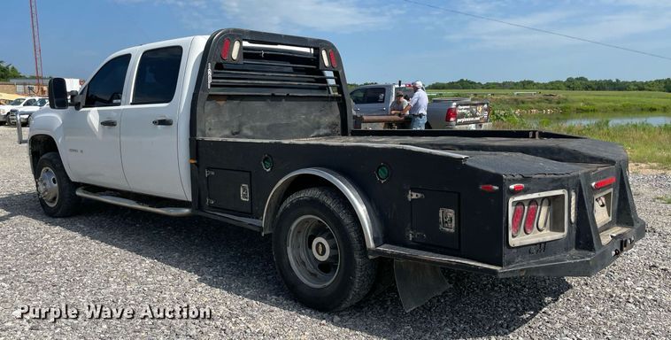 image for item NB9063 2011 GMC Sierra 3500HD  Crew Cab flatbed pickup truck