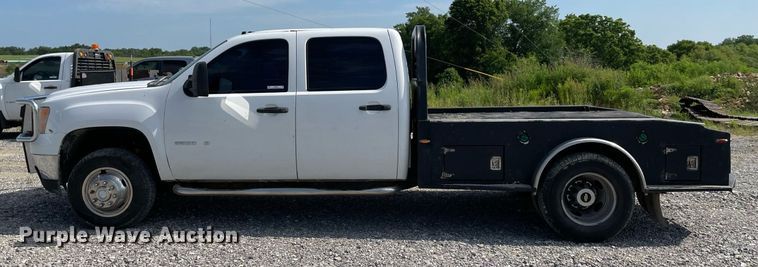 image for item NB9063 2011 GMC Sierra 3500HD  Crew Cab flatbed pickup truck